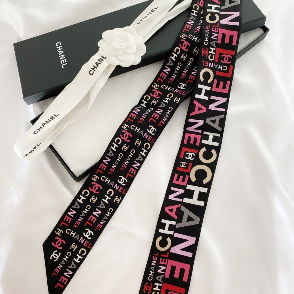 CHANEL Black and Pink Logo Scarf - Picture 8 of 16
